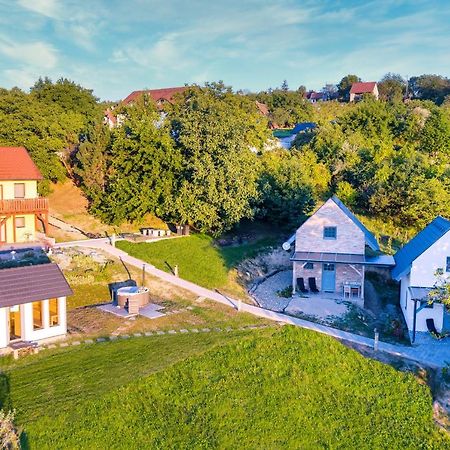 Borarium Vendeghazak - Zenit Haz Hotel Pazmand Ngoại thất bức ảnh