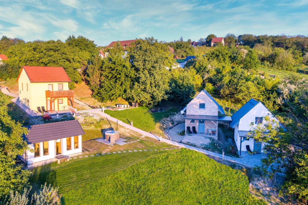 Borarium Vendeghazak - Zenit Haz Hotel Pazmand Ngoại thất bức ảnh