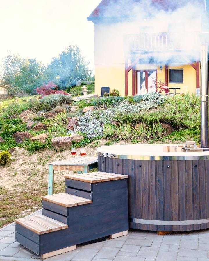 Borarium Vendeghazak - Zenit Haz Hotel Pazmand Ngoại thất bức ảnh
